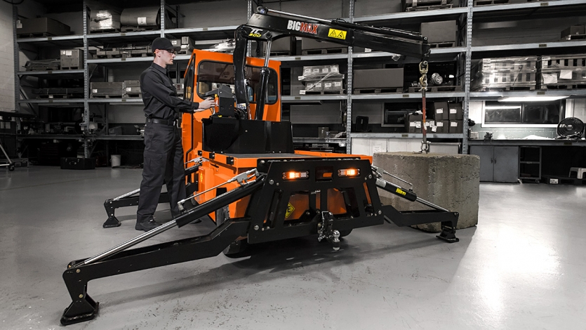 New MX-480 Crane Truck makes heavy lifting a sure thing
